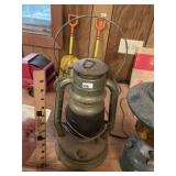 Vintaeg Kerosene Lantern