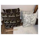 (2) Prs of Nice Decorator Pillows (Like new)