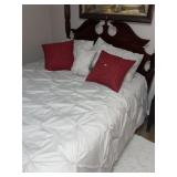 Nice QUEEN Bedspread Set w/ Pillows