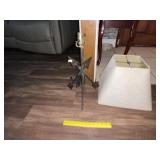 Metal Arrow Table Lamp