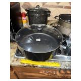 Cooker with Lid