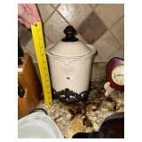 Canister w Iron Riser Stand