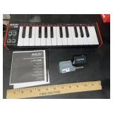 Akai LPK25 Keyboard Controller + 2 Adapter Plugs