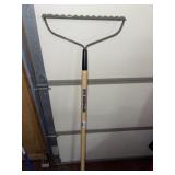 Garden Rake & Scotts Battery Powered Spreader