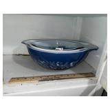 Vintage Pyrex Cinderella Nesting Mixing Bowl Set