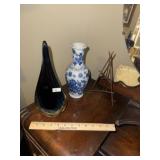 2 Vases & Easel