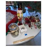 Nutcracker & Decor in Grp