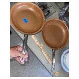 (2) Skillets