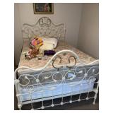 Antique Wrought Iron Bed (Full Size ~ No Bedding)