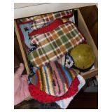 Pot Holders & Mitts + 3 Pans