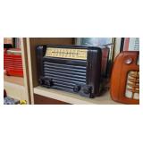 DeWald Model C-800 table radio