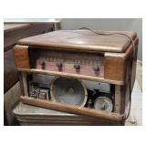 Vintage Packard Bell Mod 661 AM tube Radio / Phono