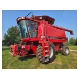 2000 International 2366 combine