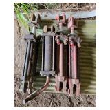 4 hydraulic cylinders