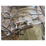 2 hydraulic cylinders