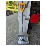 Snow shovel