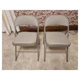 2 folding chairs