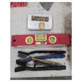 Level, Wire Brushes & Bit Set