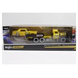 Maisto Design 1953 Mack B-61 Flatbed 65 Mustang