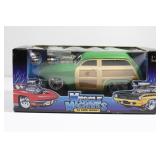 Muscle Machines 1/18 50 Ford Woody Green