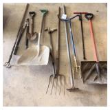 10 pc. Hand Tool Lot - Shovels / Pitch Fork