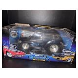1/18 Muscle Machines Too Hot 2000 PT Cruiser