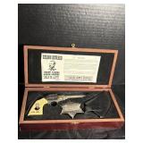 Jesse James Commemorative Knife / Badge Set
