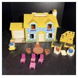 Vintage 1969 Fisher Price Play Family House 952