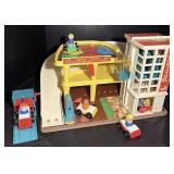 Fisher Price Play Family Little People Garage 930