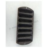 LODGE Cast Iron Cornbread Pan 27C2