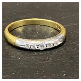 750 / 18K Gold Band w/ Clear Stones 2.78g
