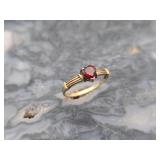 10kt Gold & Ruby Ladies Heart Ring 1.57g