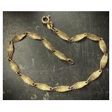 14K Gold Italy Bracelet w Sunburst Twist Embossed