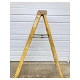 6 FT. FIBERGLASS LADDER