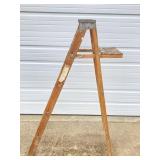 5 FT. WOODEN STEP LADDER