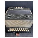 WORKING HONER ACCORDION HAS BROKE LOCKING STRAPS