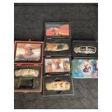 4 JOHN WAYNE COMMEMORATIVE KNIVES 2 PLASTIC CASES