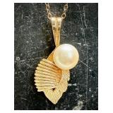 14K Gold Pearl Pendant on 16" Fine Chain Vintage
