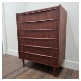 Mid-Century Chest of Drawers