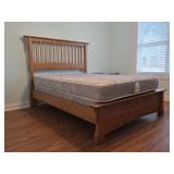 Hand Crafted Amish Oak Queen Size Bed