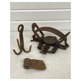 ANTIQUE FOOTHOLD TRAP W/ BLACKSMITH MADE