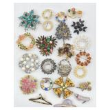 OVER 20 BROACHES MOST VINTAGE JEWELRY