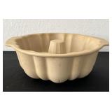 Pampered Chef Stoneware Bundt Pan Family Heritage
