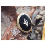 10K Gold & Onyx Ring w/ Diamond 7g