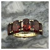 10K Y Gold Ring w/ 5 Garnets 3.77g