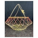 VINTAGE COLLAPSABLE WIRE EGG BASKET