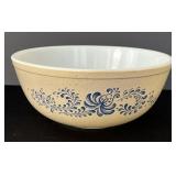 Vintage Pyrex Homestead 4 QT Mixing Bowl