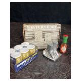 VINTAGE METAL WESTERN BOOT SALT & PEPPER SHAKERS