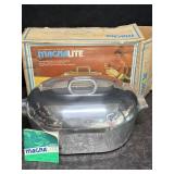 NOS MAGNALITE LARGE ALUMINUM OVAL ROASTER & MEAT
