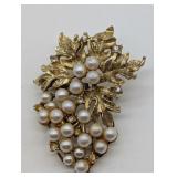 VTG FAUX PEARL & RHINESTONE GRAPE BROOCH